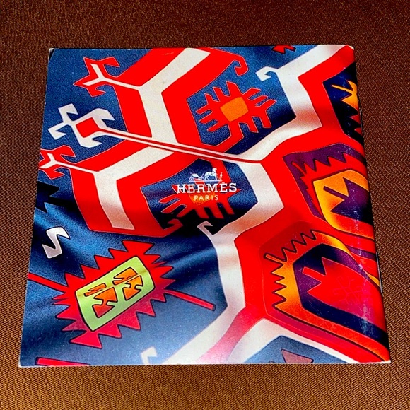 Hermes soft cover scarf 4” x 4” book - Picture 1 of 2